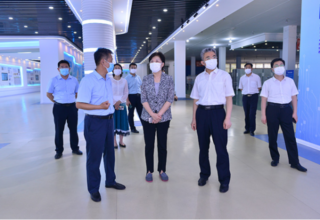 济宁市政协主席、党组书记霍媛媛到AK集团官网(中国)官方网站公司调研