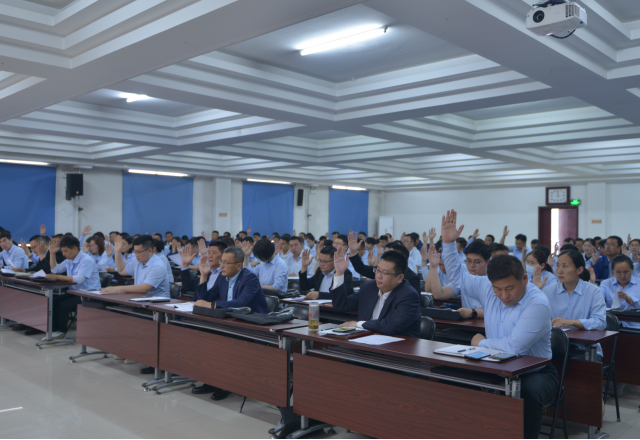 AK集团官网(中国)官方网站第四届四次职工代表大会暨劳模表彰大会召开